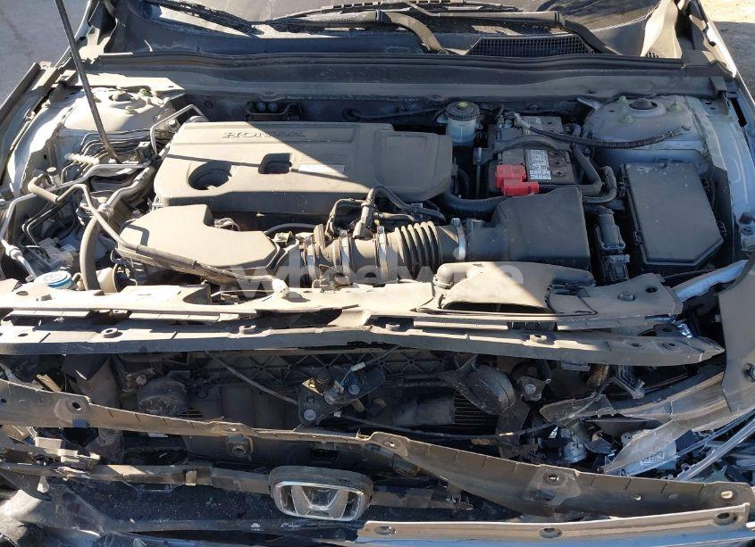 Photo 10 of 2018 Honda Accord EX-L 2.0T (VIN 1HGCV2F5XJA001912)