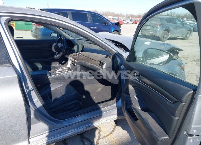 Photo 5 of 2018 Honda Accord EX-L 2.0T (VIN 1HGCV2F5XJA001912)