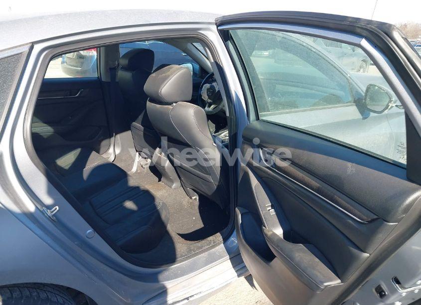 Photo 8 of 2018 Honda Accord EX-L 2.0T (VIN 1HGCV2F5XJA001912)