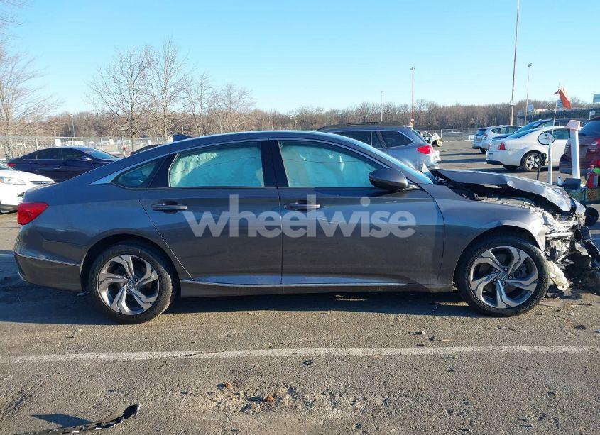 Photo 14 of 2018 Honda Accord EX-L 2.0T (VIN 1HGCV2F5XJA006480)