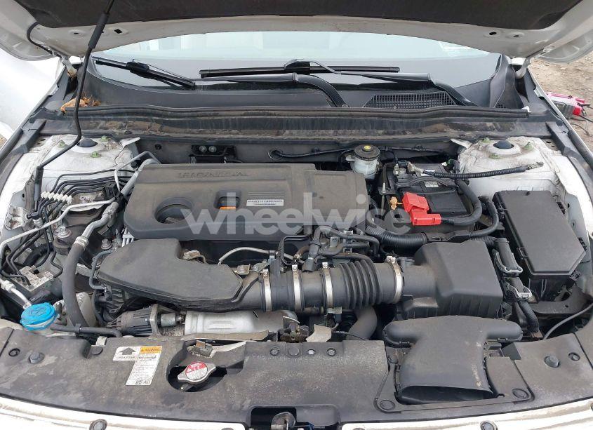 Photo 10 of 2018 Honda Accord EX-L 2.0T (VIN 1HGCV2F5XJA015485)
