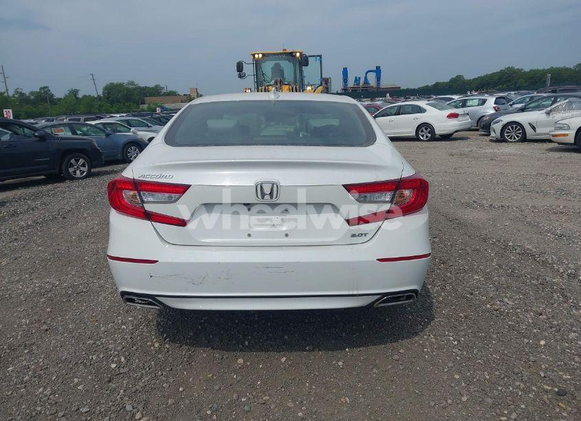 Photo 16 of 2018 Honda Accord EX-L 2.0T (VIN 1HGCV2F5XJA015485)