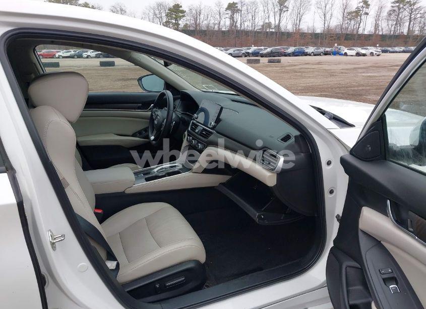 Photo 5 of 2018 Honda Accord EX-L 2.0T (VIN 1HGCV2F5XJA015485)