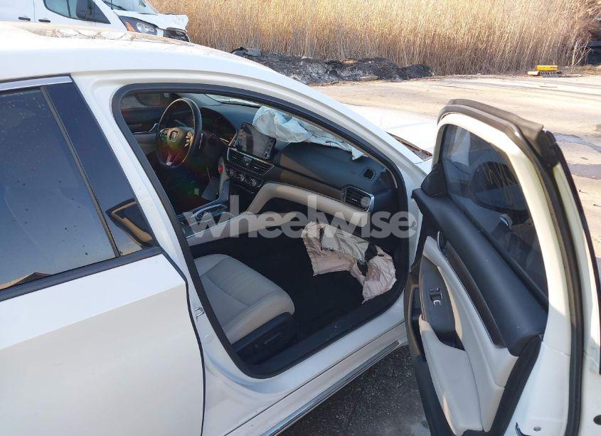 Photo 5 of 2018 Honda Accord EX-L 2.0T (VIN 1HGCV2F5XJA018970)