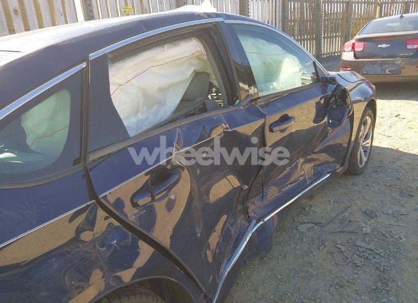 Photo 6 of 2018 Honda Accord EX-L 2.0T (VIN 1HGCV2F5XJA022145)