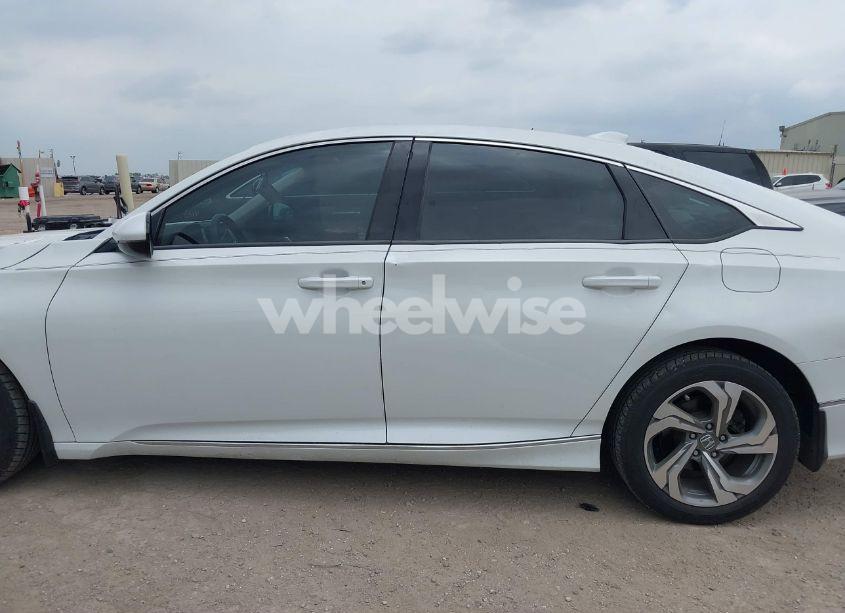 Photo 14 of 2018 Honda Accord EX-L 2.0T (VIN 1HGCV2F66JA015749)