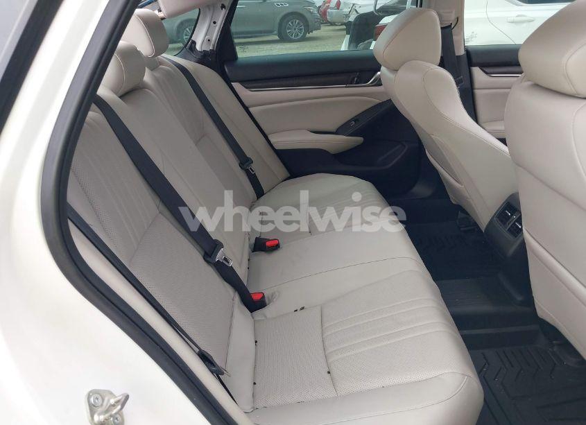 Photo 8 of 2018 Honda Accord EX-L 2.0T (VIN 1HGCV2F66JA015749)