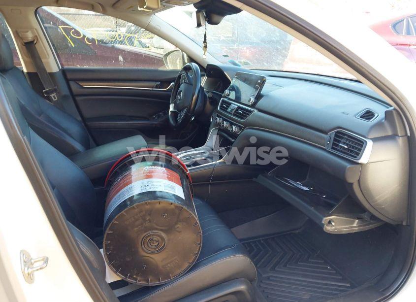 Photo 5 of 2018 Honda Accord EX-L 2.0T (VIN 1HGCV2F66JA024760)