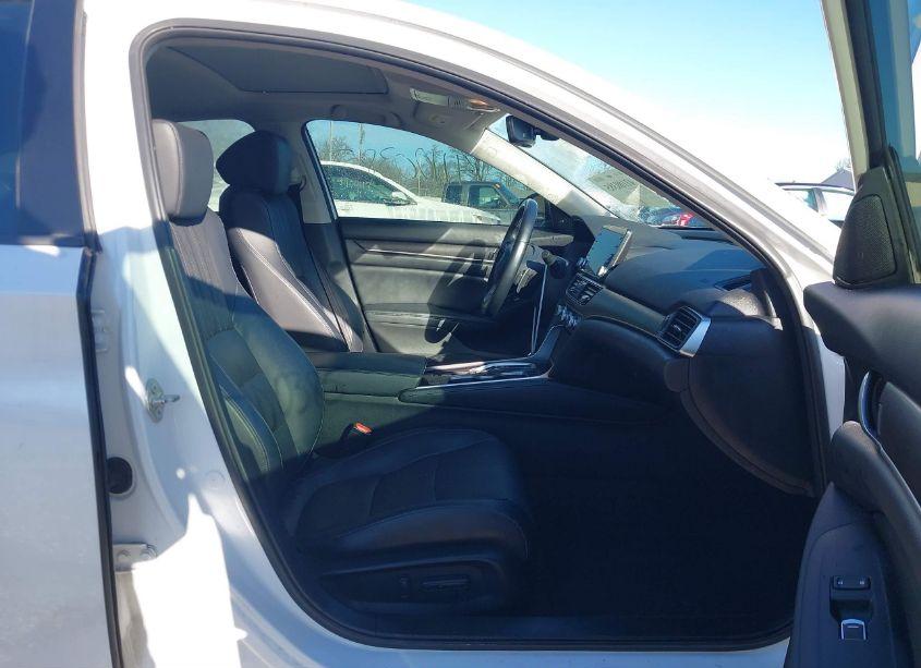 Photo 5 of 2018 Honda Accord EX-L 2.0T (VIN 1HGCV2F69JA037924)