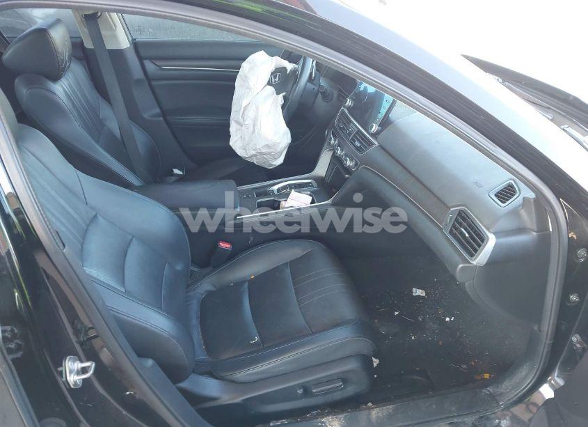 Photo 5 of 2018 Honda Accord EX-L 2.0T (VIN 1HGCV2F6XJA041707)