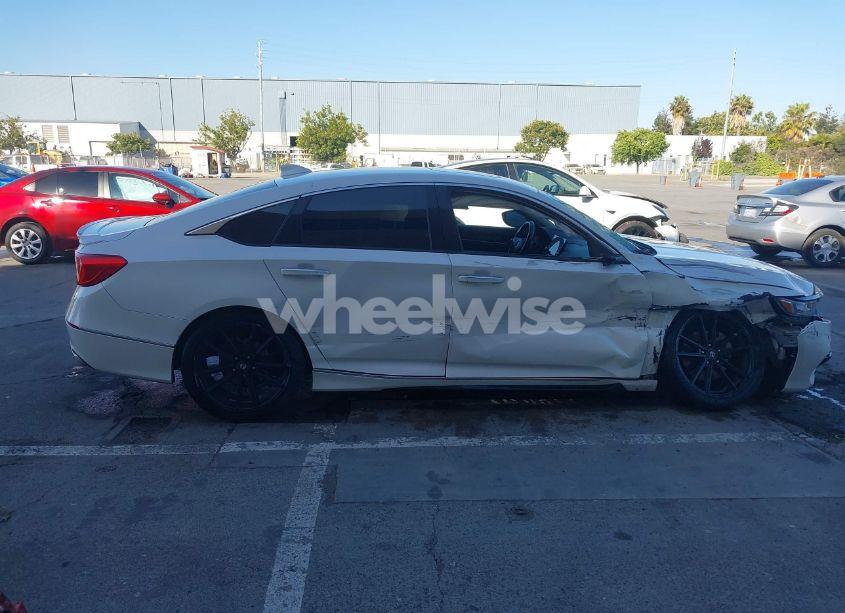 Photo 13 of 2018 Honda Accord TOURING 2.0T (VIN 1HGCV2F90JA024201)