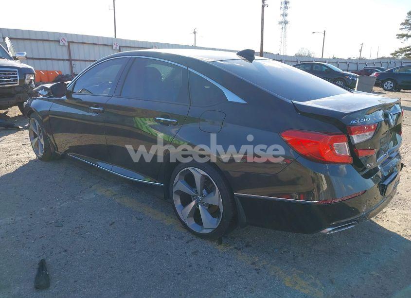 Photo 3 of 2018 Honda Accord TOURING 2.0T (VIN 1HGCV2F91JA019721)