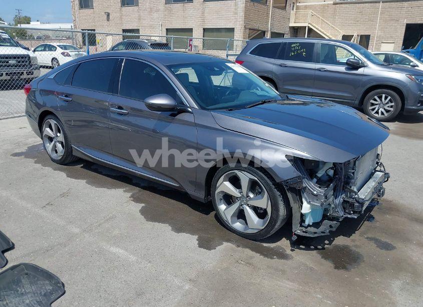 2018 Honda Accord TOURING 2.0T (VIN 1HGCV2F91JA026099) main photo