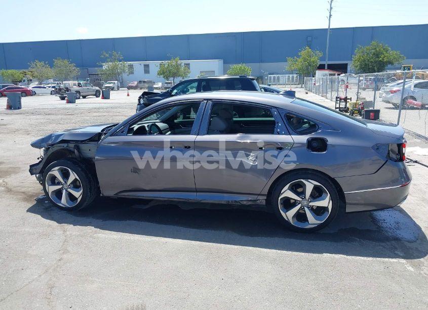 Photo 15 of 2018 Honda Accord TOURING 2.0T (VIN 1HGCV2F91JA026099)