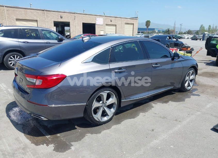 Photo 4 of 2018 Honda Accord TOURING 2.0T (VIN 1HGCV2F91JA026099)