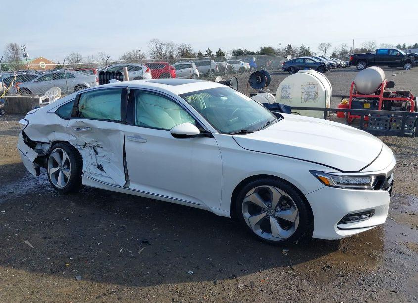 Photo 13 of 2018 Honda Accord TOURING 2.0T (VIN 1HGCV2F91JA026801)