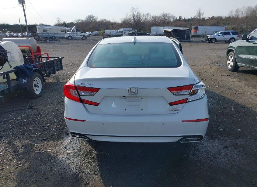 Photo 16 of 2018 Honda Accord TOURING 2.0T (VIN 1HGCV2F91JA026801)