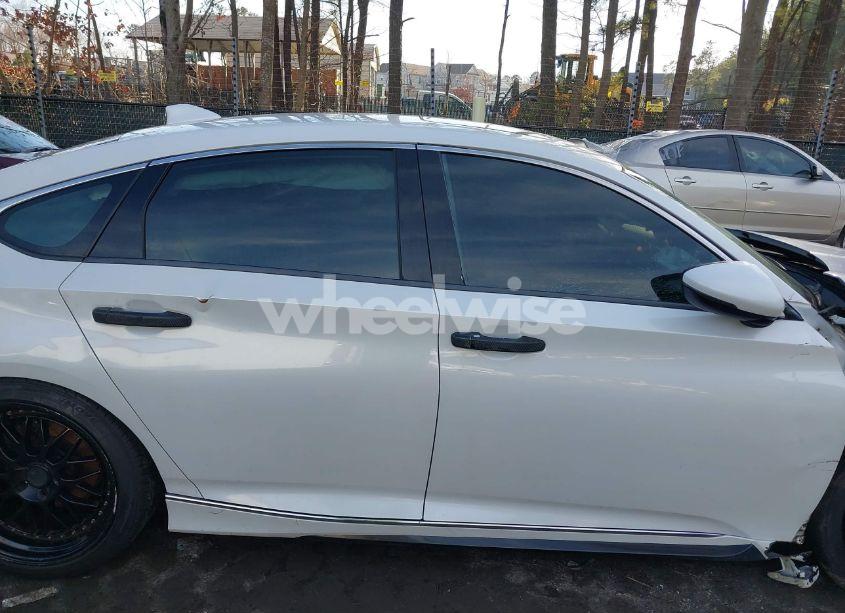 Photo 13 of 2018 Honda Accord TOURING 2.0T (VIN 1HGCV2F91JA028192)