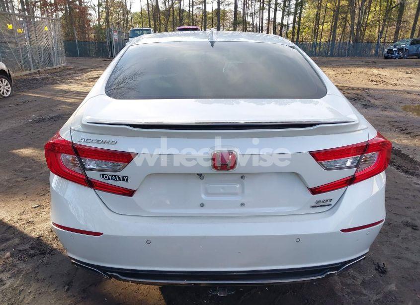 Photo 16 of 2018 Honda Accord TOURING 2.0T (VIN 1HGCV2F91JA028192)