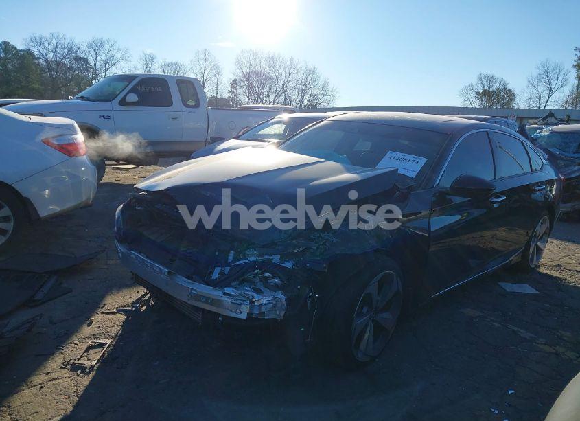 Photo 2 of 2019 Honda Accord TOURING 2.0T (VIN 1HGCV2F91KA033717)
