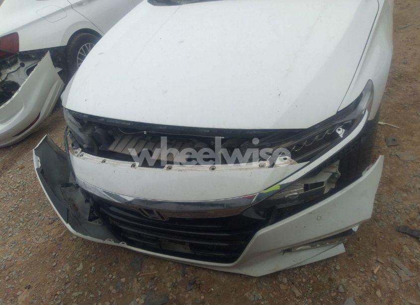 Photo 13 of 2018 Honda Accord TOURING 2.0T (VIN 1HGCV2F92JA003561)