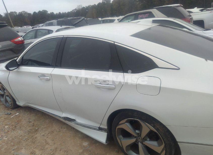 Photo 15 of 2018 Honda Accord TOURING 2.0T (VIN 1HGCV2F92JA003561)