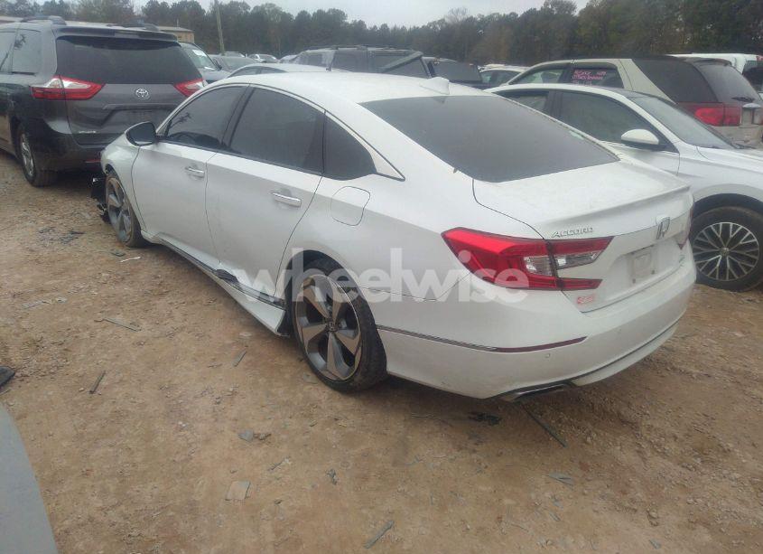 Photo 3 of 2018 Honda Accord TOURING 2.0T (VIN 1HGCV2F92JA003561)