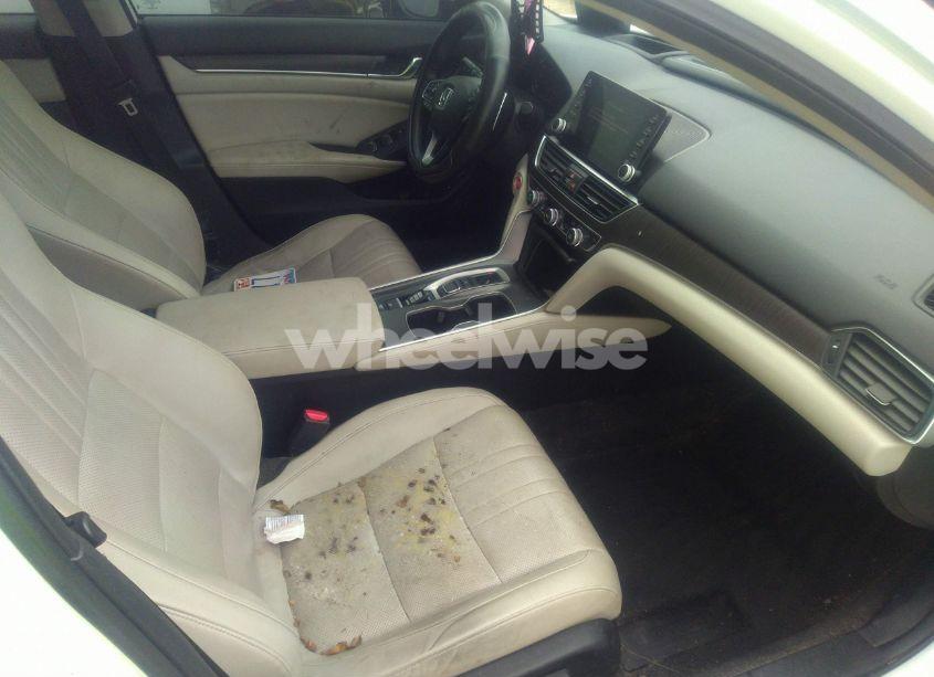 Photo 5 of 2018 Honda Accord TOURING 2.0T (VIN 1HGCV2F92JA003561)