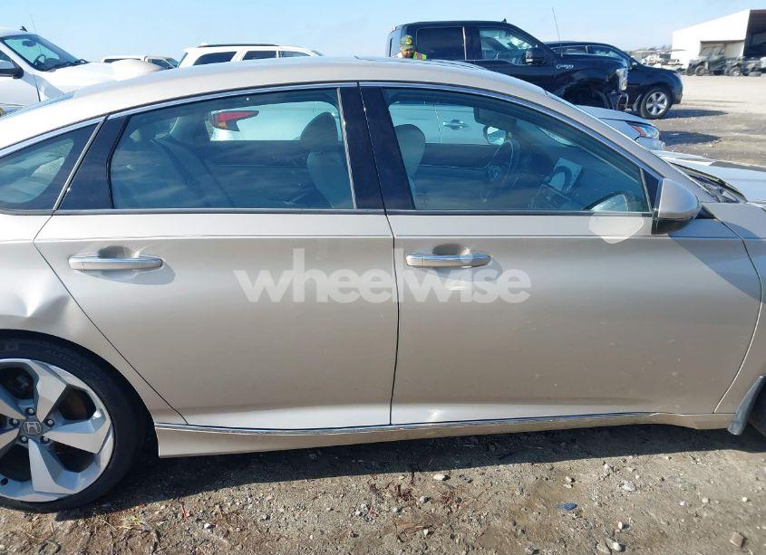 Photo 13 of 2018 Honda Accord TOURING 2.0T (VIN 1HGCV2F92JA016181)