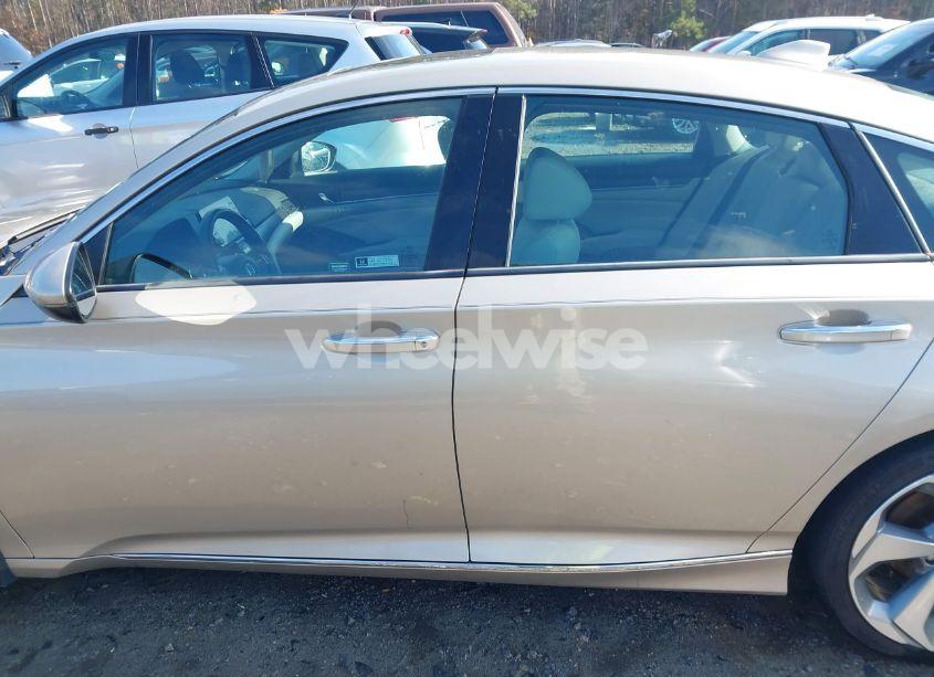 Photo 14 of 2018 Honda Accord TOURING 2.0T (VIN 1HGCV2F92JA016181)