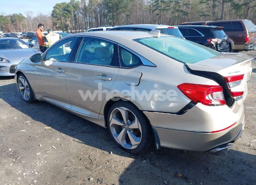 Photo 3 of 2018 Honda Accord TOURING 2.0T (VIN 1HGCV2F92JA016181)