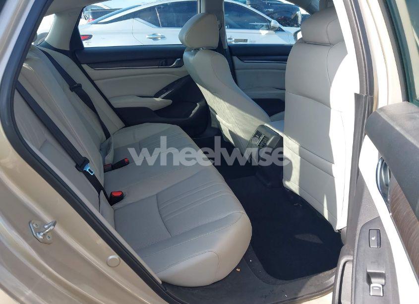 Photo 8 of 2018 Honda Accord TOURING 2.0T (VIN 1HGCV2F92JA016181)