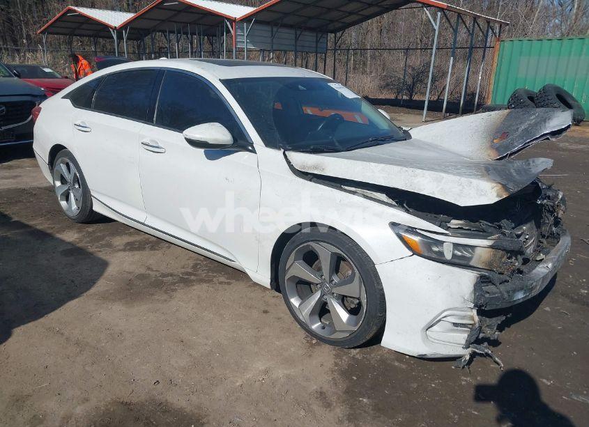 2018 Honda Accord TOURING 2.0T (VIN 1HGCV2F92JA027214) main photo