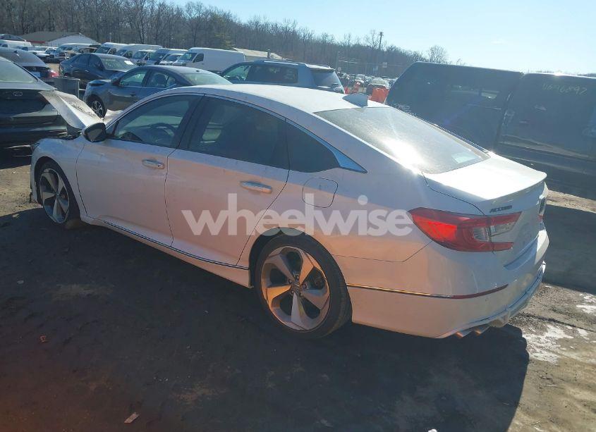 Photo 3 of 2018 Honda Accord TOURING 2.0T (VIN 1HGCV2F92JA027214)