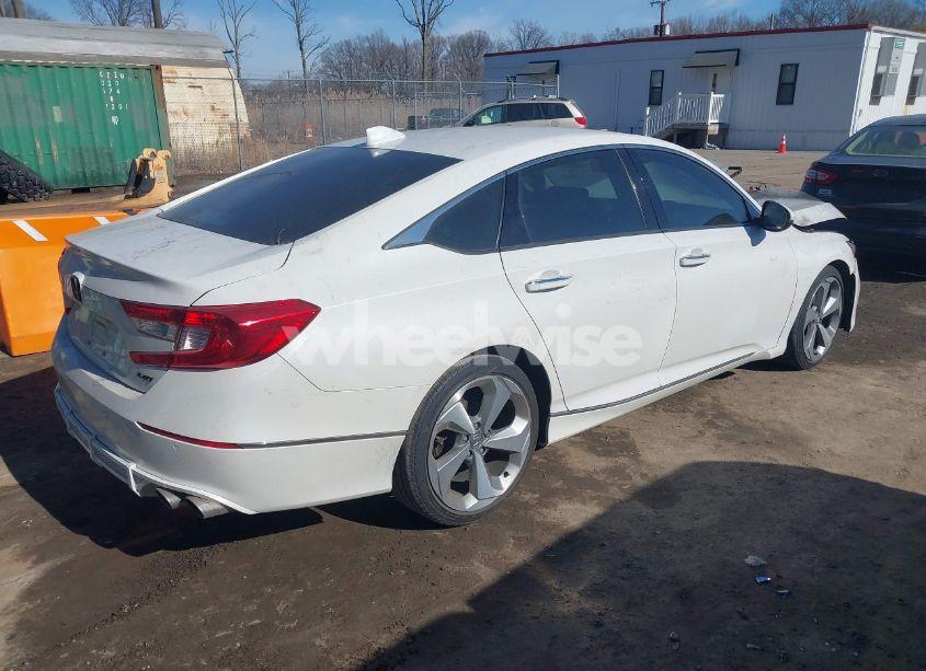 Photo 4 of 2018 Honda Accord TOURING 2.0T (VIN 1HGCV2F92JA027214)