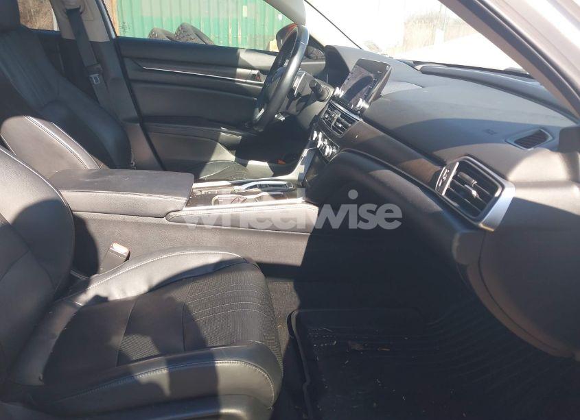 Photo 5 of 2018 Honda Accord TOURING 2.0T (VIN 1HGCV2F92JA027214)