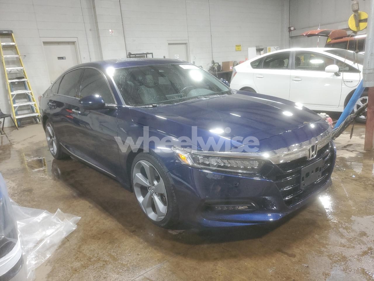 Photo 4 of 2019 HONDA ACCORD TOURING (VIN 1HGCV2F92KA028185)