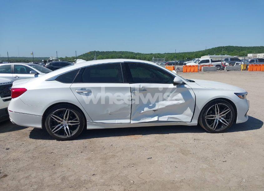 Photo 13 of 2022 Honda Accord TOURING (VIN 1HGCV2F92NA003629)