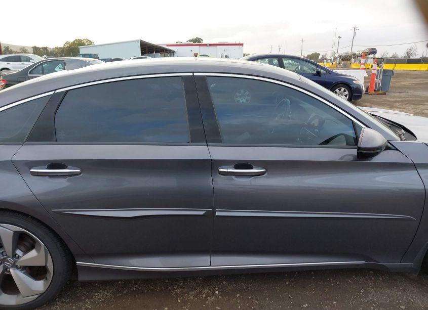 Photo 13 of 2018 Honda Accord TOURING 2.0T (VIN 1HGCV2F93JA045382)