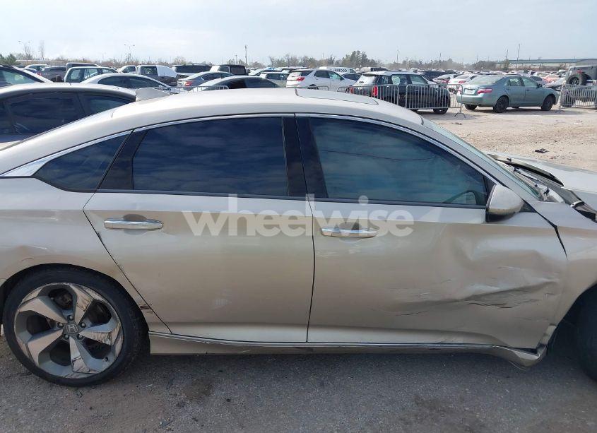 Photo 13 of 2018 Honda Accord TOURING 2.0T (VIN 1HGCV2F94JA035878)