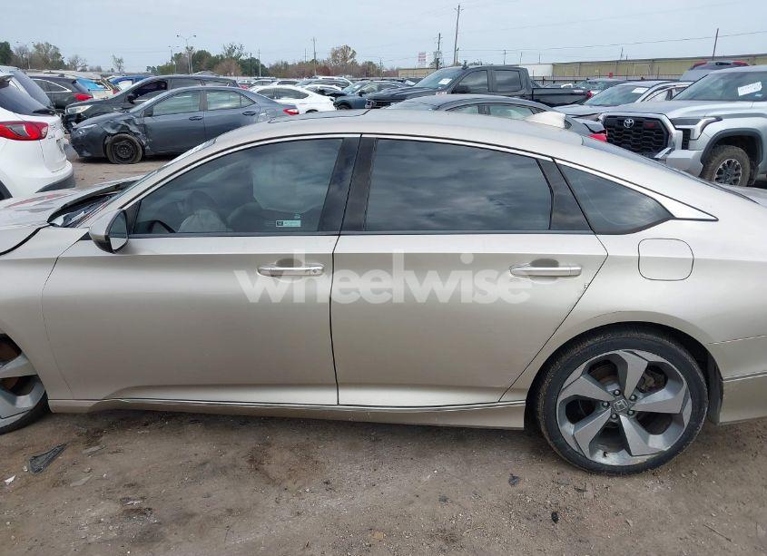 Photo 14 of 2018 Honda Accord TOURING 2.0T (VIN 1HGCV2F94JA035878)