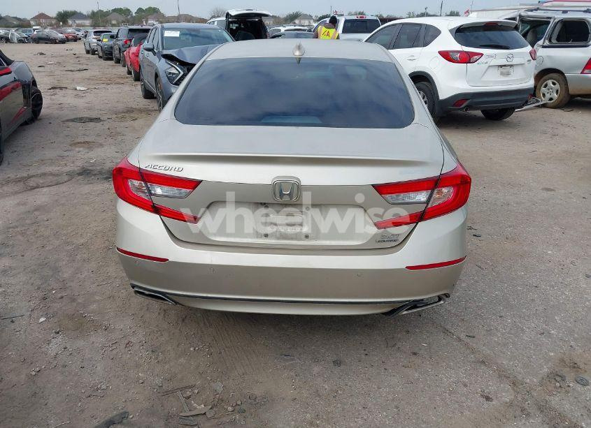 Photo 16 of 2018 Honda Accord TOURING 2.0T (VIN 1HGCV2F94JA035878)