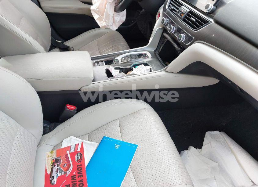 Photo 5 of 2018 Honda Accord TOURING 2.0T (VIN 1HGCV2F94JA035878)