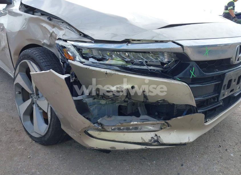 Photo 6 of 2018 Honda Accord TOURING 2.0T (VIN 1HGCV2F94JA035878)