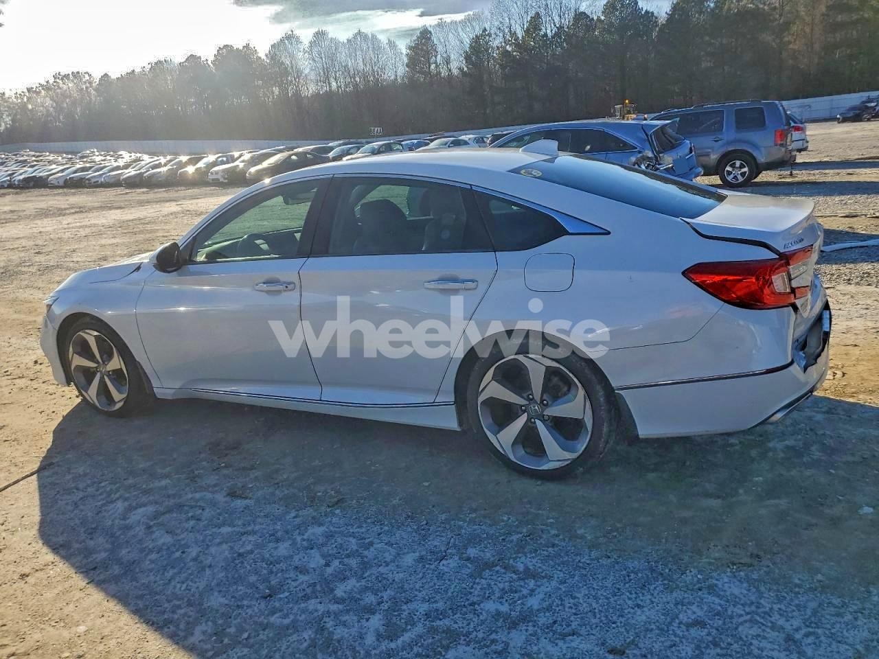 Photo 2 of 2018 HONDA ACCORD TOURING (VIN 1HGCV2F94JA045424)