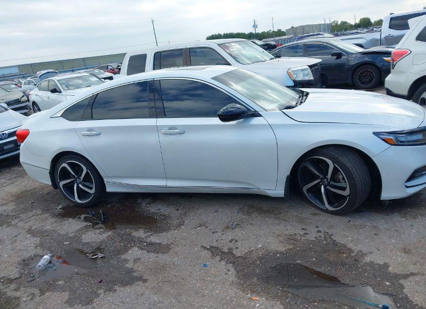 Photo 13 of 2018 Honda Accord TOURING 2.0T (VIN 1HGCV2F94JA048288)