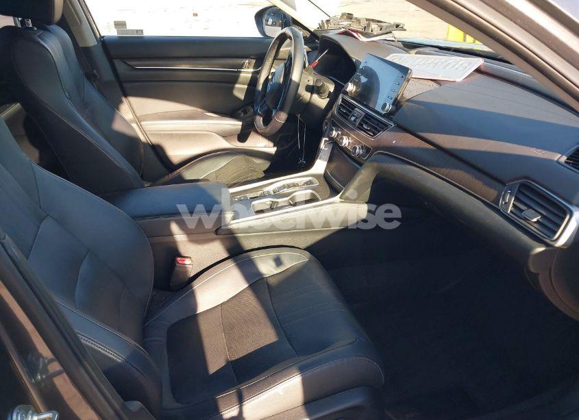 Photo 5 of 2018 Honda Accord TOURING 2.0T (VIN 1HGCV2F95JA029815)