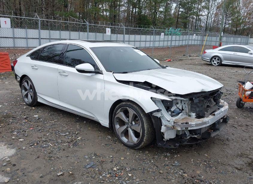 2018 Honda Accord TOURING 2.0T (VIN 1HGCV2F95JA040894) main photo