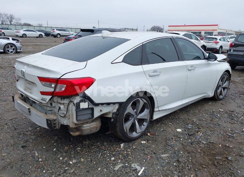 Photo 4 of 2018 Honda Accord TOURING 2.0T (VIN 1HGCV2F95JA040894)
