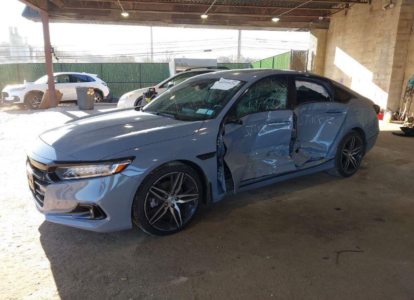 Photo 2 of 2022 Honda Accord TOURING (VIN 1HGCV2F95NA015676)